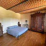 Charming Italian Sleeps 14 Vakantiehuis