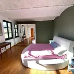 Charming Italian Sleeps 14 Vakantiehuis *