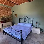 Charming Italian Sleeps 14 Vakantiehuis Cantarana