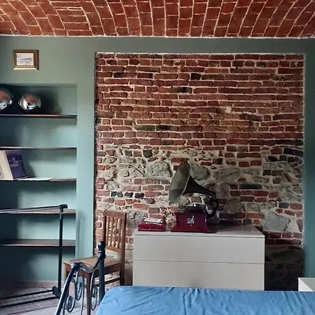 Charming Italian Sleeps 6 בית נופש