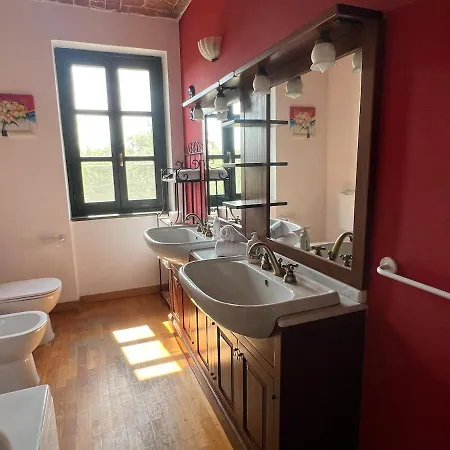 בית נופש Charming Italian Sleeps 6