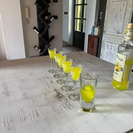 Charming Italian Sleeps 6 Semesterbostad Cantarana