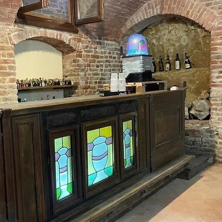 Charming Italian Sleeps 6 Semesterbostad