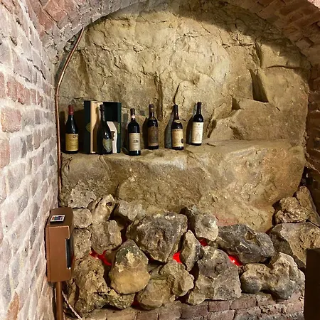 Charming Italian Sleeps 6 Cantarana