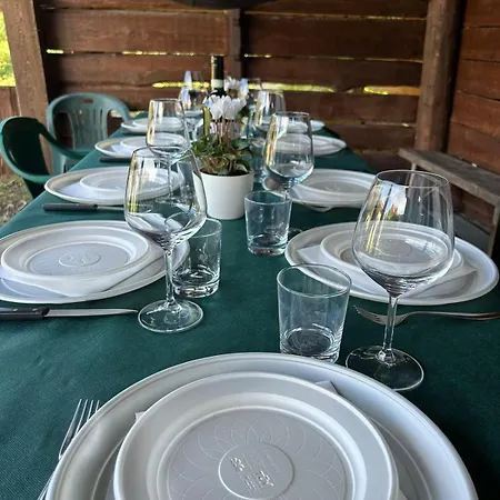 Charming Italian Sleeps 6 בית נופש