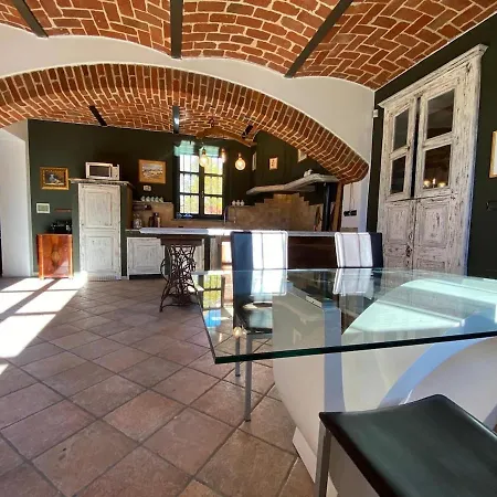Charming Italian Sleeps 6