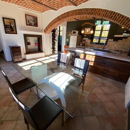 Charming Italian Sleeps 6 Semesterbostad *
