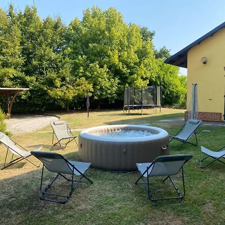 Charming Italian Sleeps 6 Cantarana