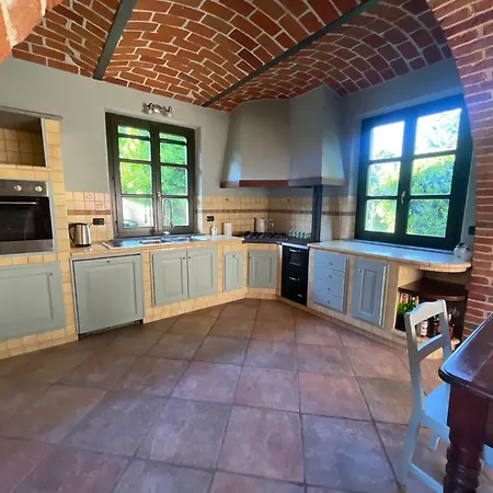 Charming Italian Sleeps 14 * Cantarana