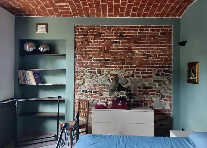 Charming Italian Sleeps 14 Feriehus