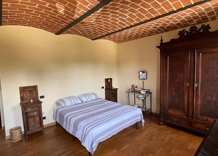 Feriehus Charming Italian Sleeps 14 *