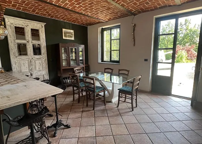 Charming Italian Sleeps 14 Cantarana