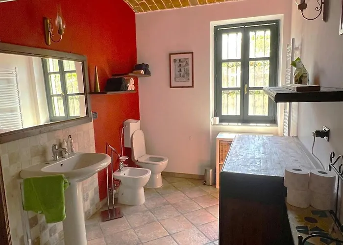 Feriehus Charming Italian Sleeps 14 *