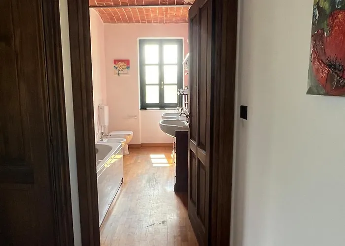 Charming Italian Sleeps 14 Feriehus Cantarana