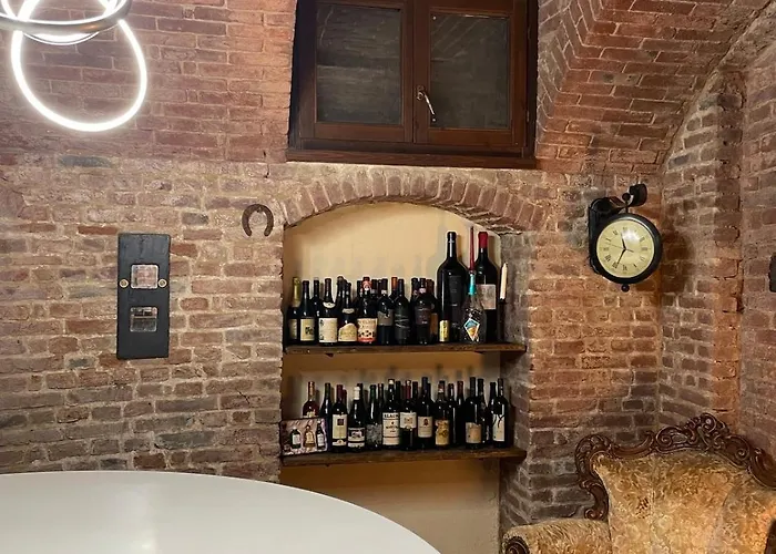 Feriehus Charming Italian Sleeps 14 Cantarana