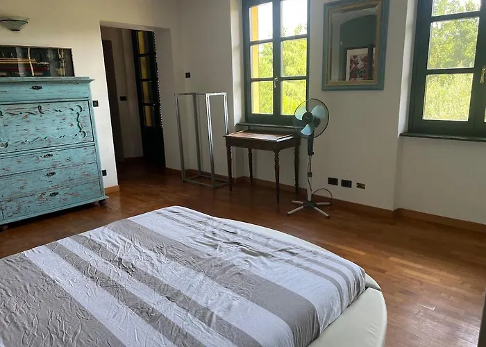Charming Italian Sleeps 14 *