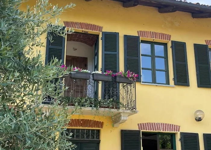 Charming Italian Sleeps 14 Cantarana