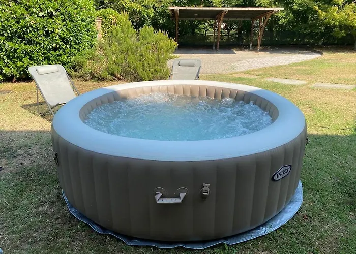 Feriehus Charming Italian Sleeps 14 Cantarana