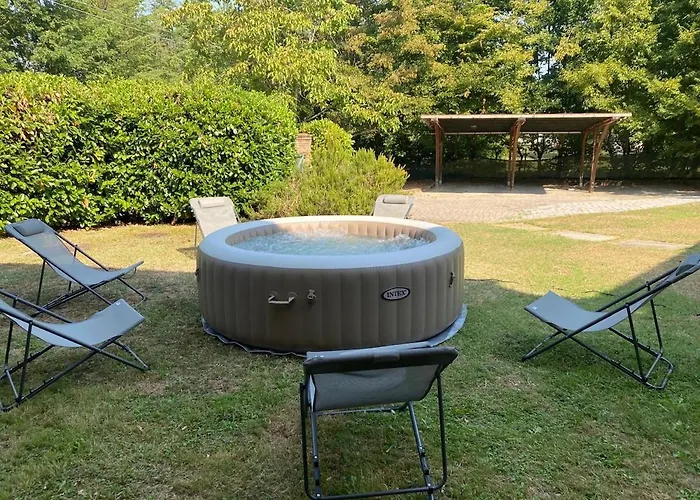 Charming Italian Sleeps 14 *