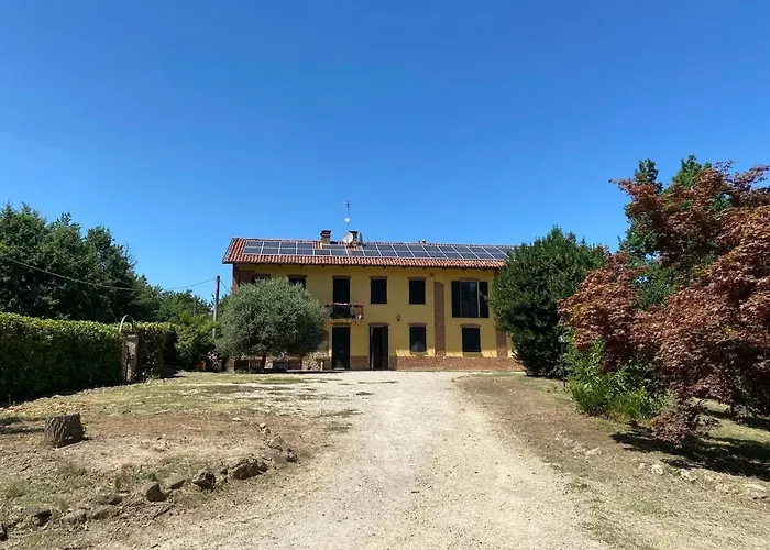 Charming Italian Sleeps 14 Feriehus