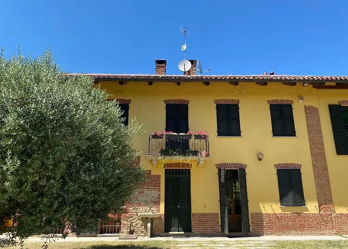 Charming Italian Sleeps 14 *