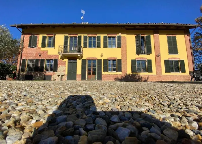 Charming Italian Sleeps 14 * Cantarana
