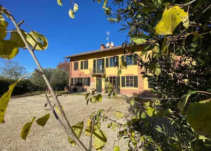 Charming Italian Sleeps 14 Nyaraló Cantarana