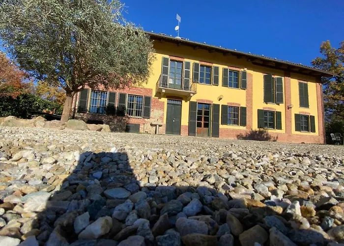 Charming Italian Sleeps 14 *