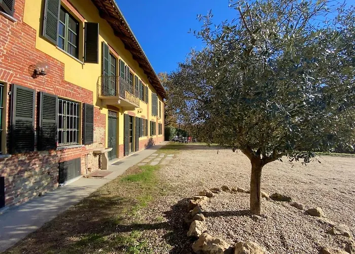 Charming Italian Sleeps 14 Nyaraló