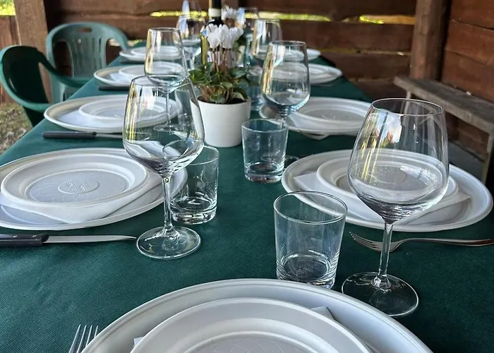 Charming Italian Sleeps 14 Feriehus