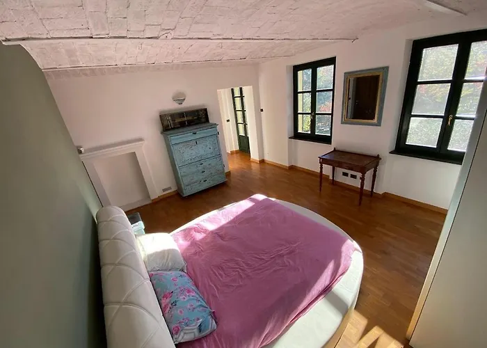 Feriehus Charming Italian Sleeps 14 Cantarana