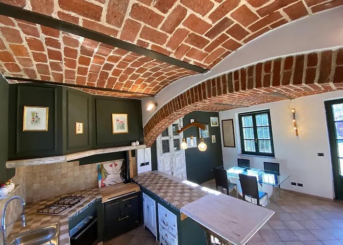 Feriehus Charming Italian Sleeps 14 *