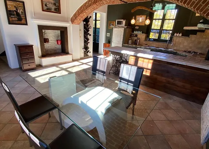 Charming Italian Sleeps 14 Nyaraló *
