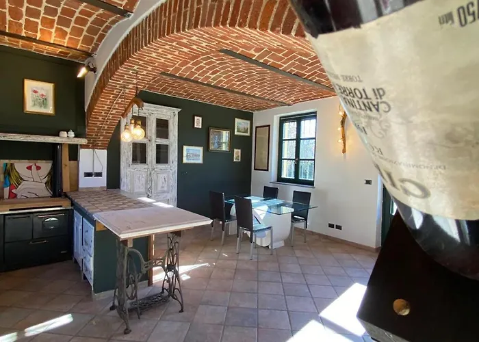 Feriehus Charming Italian Sleeps 14