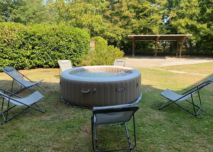 Charming Italian Sleeps 14 Feriehus