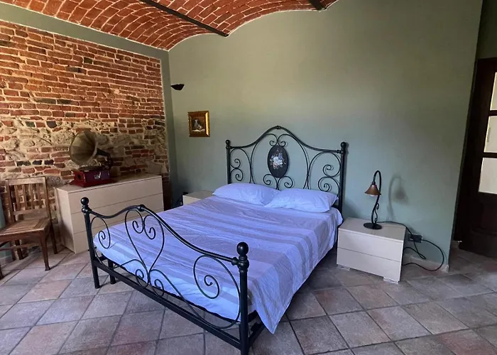 Charming Italian Sleeps 14 Feriehus Cantarana