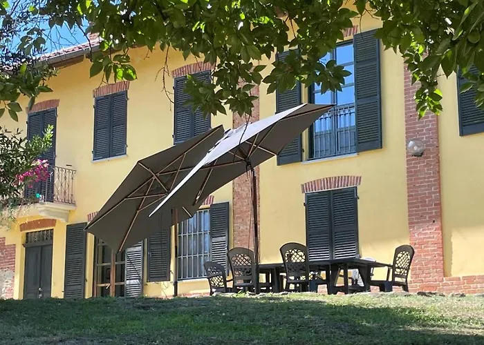 Feriehus Charming Italian Sleeps 14 Cantarana