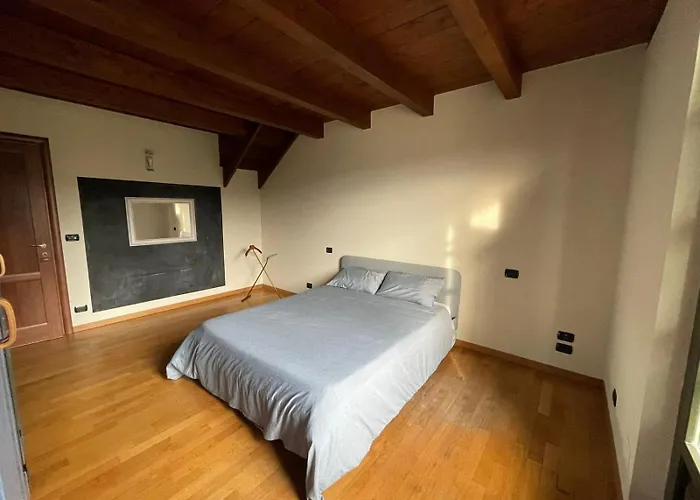 Charming Italian Sleeps 14 *